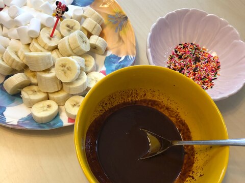 レンジで♡チョコと牛乳だけで作るチョコフォンデュ★